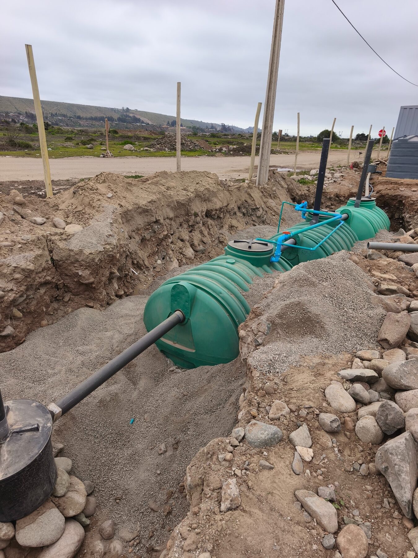 Módulos de planta de tratamiento ubicados en excavación en Minera El Dorado